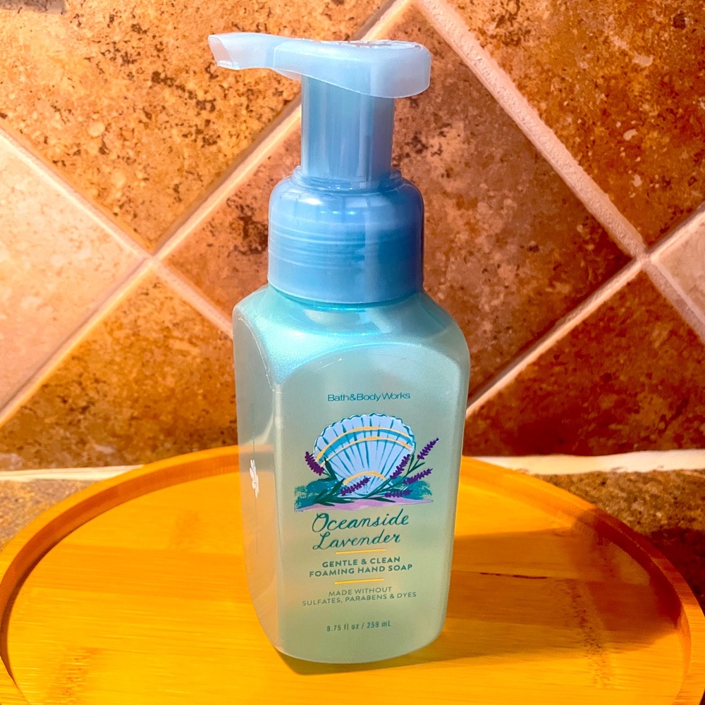 🆕BATH & BODY WORKS GENTLE FOAMING HAND SOAP / OCEANSIDE LAVENDER